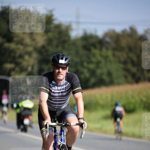 01.09.2024 - 17. Tribühne Triathlon H.Heesch http://msf.ph/oto/6939806 01.09.2024 10:33:44 Radfahren 189, 195, 197, 212, 226, 305, 730 meine-sportfotos.de