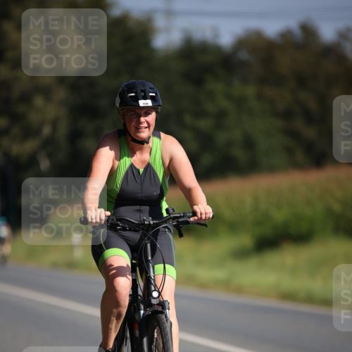 01.09.2024 - 17. Tribühne Triathlon H.Heesch http://msf.ph/oto/6940122 01.09.2024 10:35:07 Radfahren 168, 169 meine-sportfotos.de
