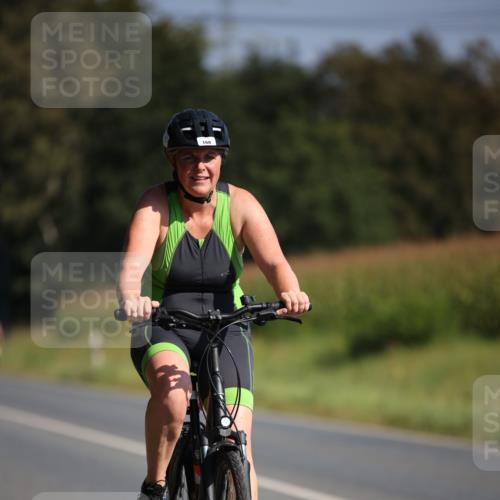 01.09.2024 - 17. Tribühne Triathlon H.Heesch http://msf.ph/oto/6940129 01.09.2024 10:35:07 Radfahren 168, 169 meine-sportfotos.de