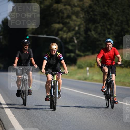 01.09.2024 - 17. Tribühne Triathlon H.Heesch http://msf.ph/oto/6940155 01.09.2024 10:35:21 Radfahren 142, 165, 166 meine-sportfotos.de