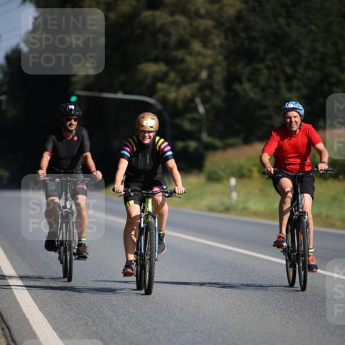 01.09.2024 - 17. Tribühne Triathlon H.Heesch http://msf.ph/oto/6940159 01.09.2024 10:35:21 Radfahren 142, 165, 166 meine-sportfotos.de