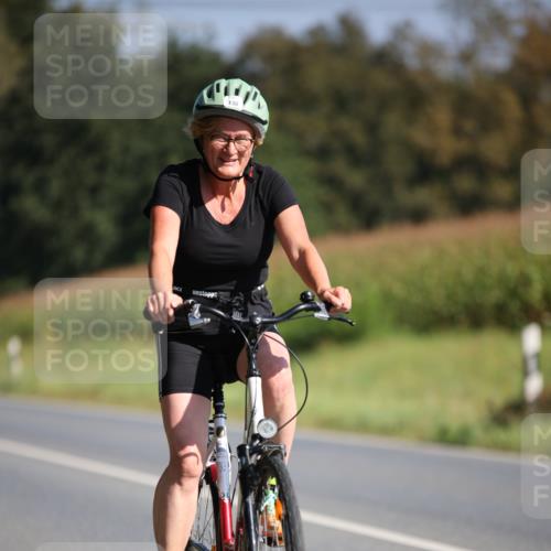 01.09.2024 - 17. Tribühne Triathlon H.Heesch http://msf.ph/oto/6940400 01.09.2024 10:36:23 Radfahren 139, 262 meine-sportfotos.de