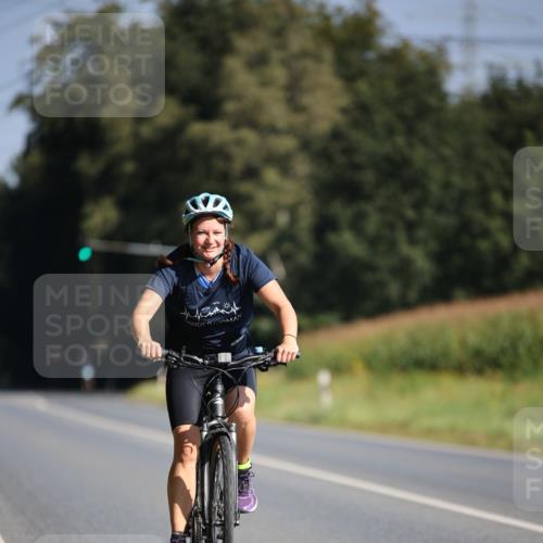 01.09.2024 - 17. Tribühne Triathlon H.Heesch http://msf.ph/oto/6940445 01.09.2024 10:37:09 Radfahren 235, 1068 meine-sportfotos.de