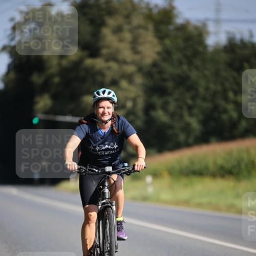 01.09.2024 - 17. Tribühne Triathlon H.Heesch http://msf.ph/oto/6940448 01.09.2024 10:37:09 Radfahren 235, 1068 meine-sportfotos.de