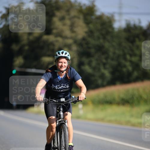 01.09.2024 - 17. Tribühne Triathlon H.Heesch http://msf.ph/oto/6940458 01.09.2024 10:37:09 Radfahren 235, 1068 meine-sportfotos.de