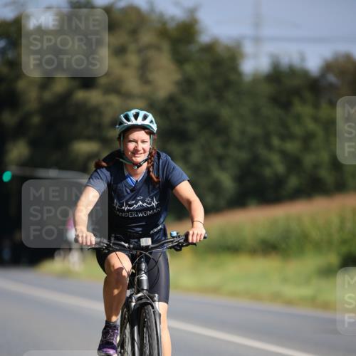 01.09.2024 - 17. Tribühne Triathlon H.Heesch http://msf.ph/oto/6940468 01.09.2024 10:37:09 Radfahren 235, 1068 meine-sportfotos.de