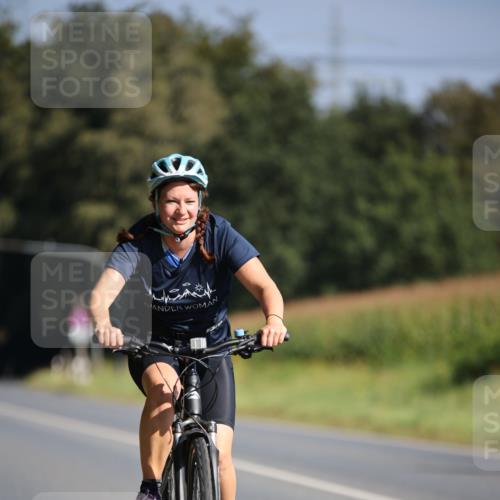 01.09.2024 - 17. Tribühne Triathlon H.Heesch http://msf.ph/oto/6940472 01.09.2024 10:37:10 Radfahren 235, 1068 meine-sportfotos.de
