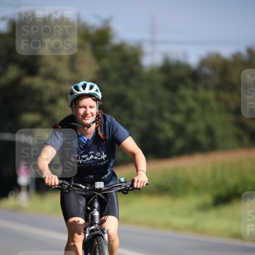 01.09.2024 - 17. Tribühne Triathlon H.Heesch http://msf.ph/oto/6940477 01.09.2024 10:37:10 Radfahren 235, 1068 meine-sportfotos.de