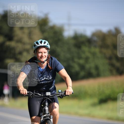 01.09.2024 - 17. Tribühne Triathlon H.Heesch http://msf.ph/oto/6940480 01.09.2024 10:37:10 Radfahren 235, 1068 meine-sportfotos.de