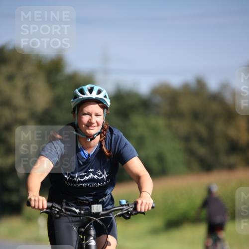 01.09.2024 - 17. Tribühne Triathlon H.Heesch http://msf.ph/oto/6940490 01.09.2024 10:37:10 Radfahren 235, 1068 meine-sportfotos.de