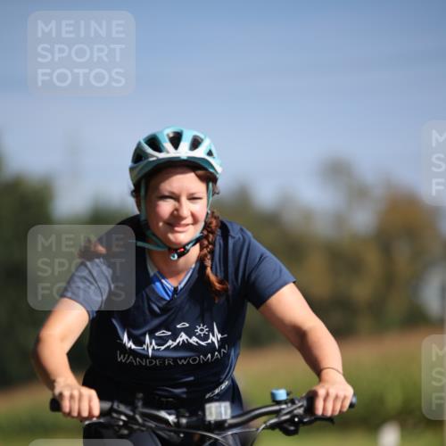 01.09.2024 - 17. Tribühne Triathlon H.Heesch http://msf.ph/oto/6940502 01.09.2024 10:37:10 Radfahren 235, 1068 meine-sportfotos.de