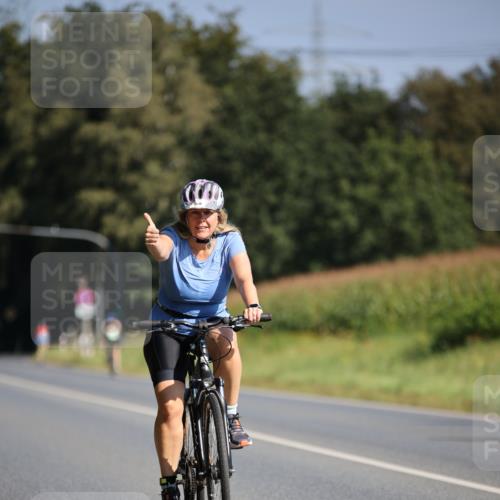 01.09.2024 - 17. Tribühne Triathlon H.Heesch http://msf.ph/oto/6940661 01.09.2024 10:40:51 Radfahren 138 meine-sportfotos.de