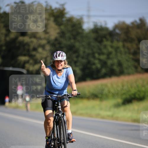 01.09.2024 - 17. Tribühne Triathlon H.Heesch http://msf.ph/oto/6940670 01.09.2024 10:40:51 Radfahren 138 meine-sportfotos.de