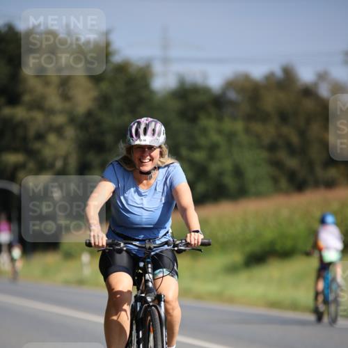 01.09.2024 - 17. Tribühne Triathlon H.Heesch http://msf.ph/oto/6940689 01.09.2024 10:40:52 Radfahren 138 meine-sportfotos.de