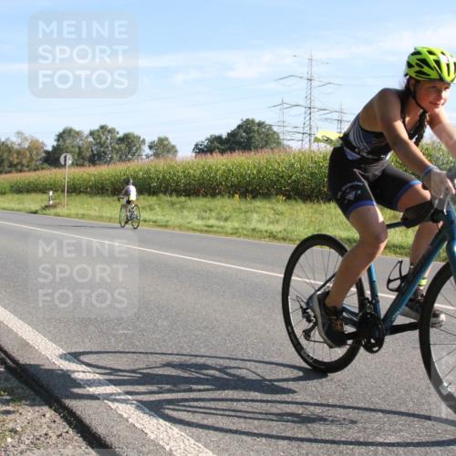 01.09.2024 - 17. Tribühne Triathlon H.Heesch http://msf.ph/oto/6940818 01.09.2024 09:39:29 Radfahren 66, 70, 77, 89, 131 meine-sportfotos.de