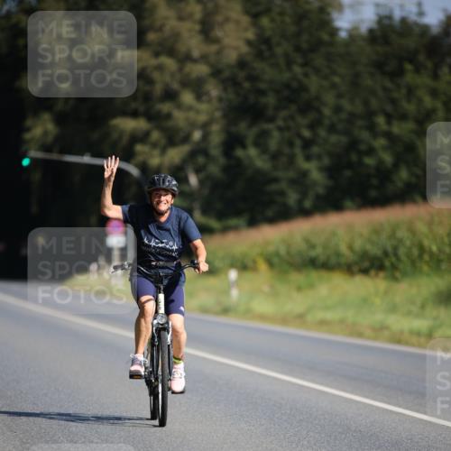 01.09.2024 - 17. Tribühne Triathlon H.Heesch http://msf.ph/oto/6940819 01.09.2024 10:42:08 Radfahren 217, 254, 266, 1067 meine-sportfotos.de