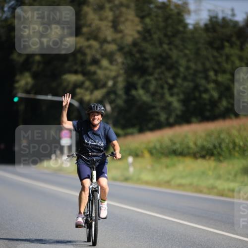 01.09.2024 - 17. Tribühne Triathlon H.Heesch http://msf.ph/oto/6940826 01.09.2024 10:42:08 Radfahren 217, 254, 266, 1067 meine-sportfotos.de