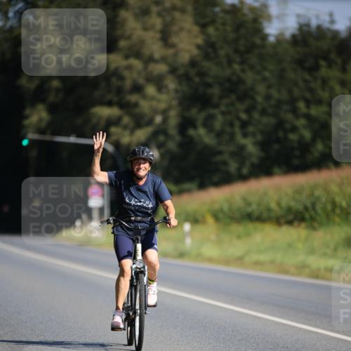 01.09.2024 - 17. Tribühne Triathlon H.Heesch http://msf.ph/oto/6940830 01.09.2024 10:42:08 Radfahren 217, 254, 266, 1067 meine-sportfotos.de