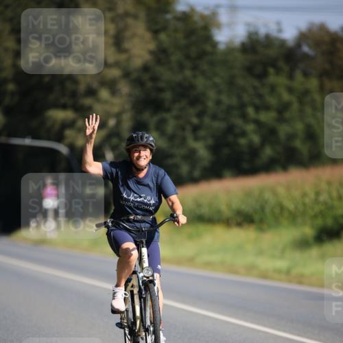 01.09.2024 - 17. Tribühne Triathlon H.Heesch http://msf.ph/oto/6940837 01.09.2024 10:42:09 Radfahren 217, 254, 266, 1067 meine-sportfotos.de