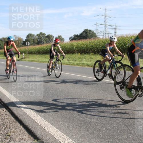 01.09.2024 - 17. Tribühne Triathlon H.Heesch http://msf.ph/oto/6940839 01.09.2024 09:40:47 Radfahren 58, 78, 83, 84, 86, 92, 99, 100, 104, 124 meine-sportfotos.de