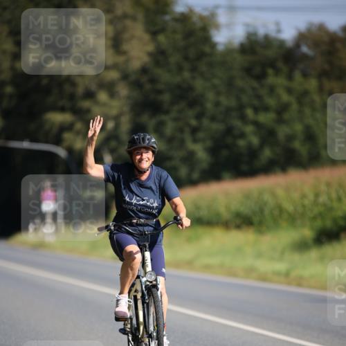 01.09.2024 - 17. Tribühne Triathlon H.Heesch http://msf.ph/oto/6940841 01.09.2024 10:42:09 Radfahren 217, 254, 266, 1067 meine-sportfotos.de