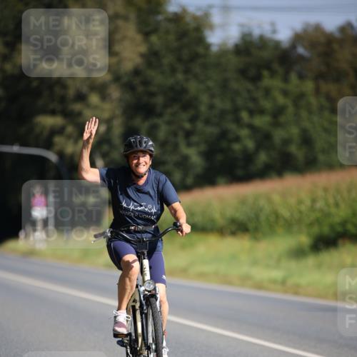 01.09.2024 - 17. Tribühne Triathlon H.Heesch http://msf.ph/oto/6940845 01.09.2024 10:42:09 Radfahren 217, 254, 266, 1067 meine-sportfotos.de