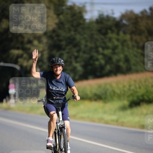 01.09.2024 - 17. Tribühne Triathlon H.Heesch http://msf.ph/oto/6940849 01.09.2024 10:42:09 Radfahren 217, 254, 266, 1067 meine-sportfotos.de