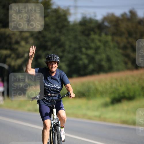01.09.2024 - 17. Tribühne Triathlon H.Heesch http://msf.ph/oto/6940858 01.09.2024 10:42:09 Radfahren 217, 254, 266, 1067 meine-sportfotos.de