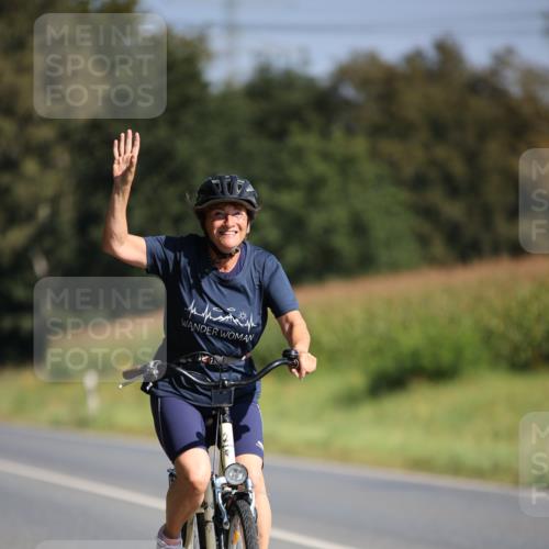 01.09.2024 - 17. Tribühne Triathlon H.Heesch http://msf.ph/oto/6940877 01.09.2024 10:42:09 Radfahren 217, 254, 266, 1067 meine-sportfotos.de