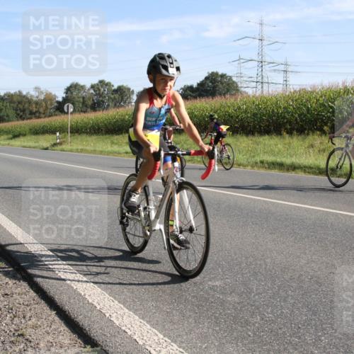 01.09.2024 - 17. Tribühne Triathlon H.Heesch http://msf.ph/oto/6940887 01.09.2024 09:41:34 Radfahren 63, 80, 81, 87, 110, 112, 123 meine-sportfotos.de