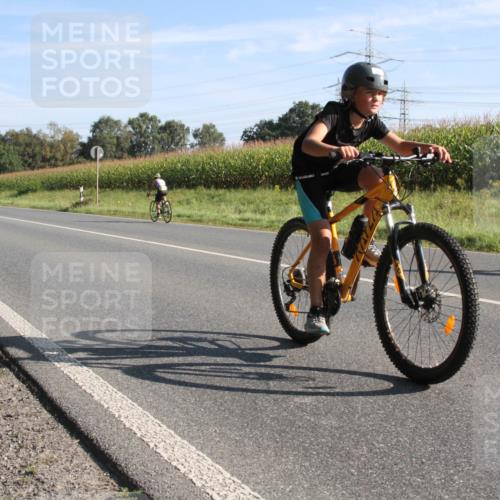 01.09.2024 - 17. Tribühne Triathlon H.Heesch http://msf.ph/oto/6940903 01.09.2024 09:42:09 Radfahren 97, 122, 126, 127 meine-sportfotos.de