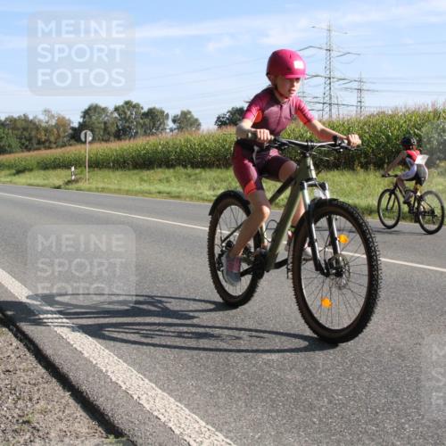 01.09.2024 - 17. Tribühne Triathlon H.Heesch http://msf.ph/oto/6940911 01.09.2024 09:42:58 Radfahren 74, 75, 121 meine-sportfotos.de