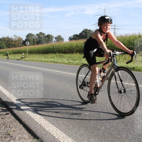 01.09.2024 - 17. Tribühne Triathlon H.Heesch http://msf.ph/oto/6940915 01.09.2024 09:43:25 Radfahren 80, 95, 123 meine-sportfotos.de