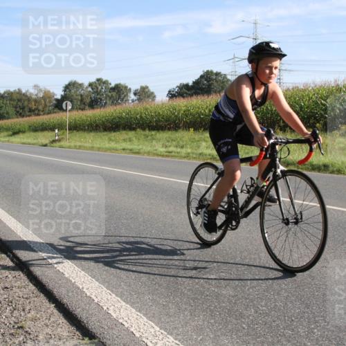 01.09.2024 - 17. Tribühne Triathlon H.Heesch http://msf.ph/oto/6940925 01.09.2024 09:44:08 Radfahren 122, 126 meine-sportfotos.de