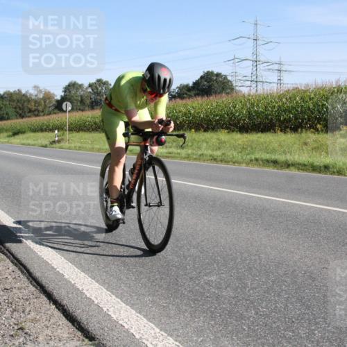 01.09.2024 - 17. Tribühne Triathlon H.Heesch http://msf.ph/oto/6940967 01.09.2024 10:27:28 Radfahren 1069 meine-sportfotos.de