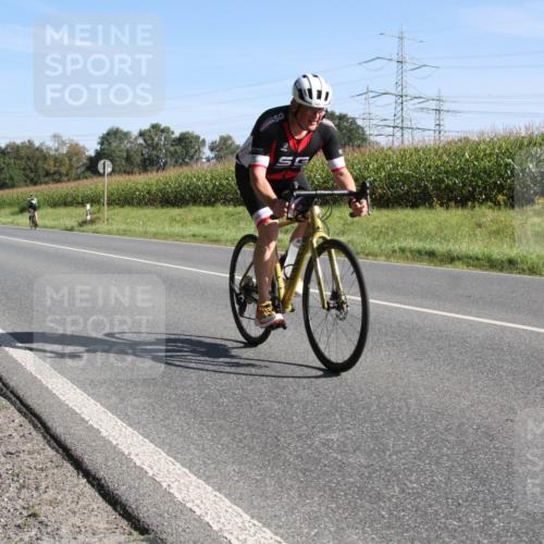 01.09.2024 - 17. Tribühne Triathlon H.Heesch http://msf.ph/oto/6940972 01.09.2024 10:28:28 Radfahren 143 meine-sportfotos.de