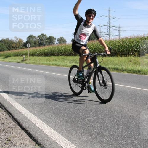 01.09.2024 - 17. Tribühne Triathlon H.Heesch http://msf.ph/oto/6940976 01.09.2024 10:28:39 Radfahren 153 meine-sportfotos.de