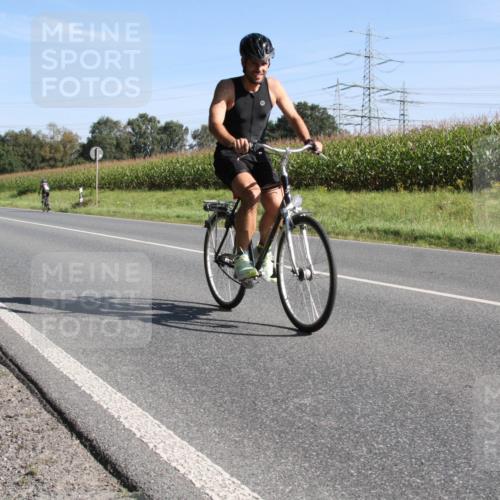 01.09.2024 - 17. Tribühne Triathlon H.Heesch http://msf.ph/oto/6941072 01.09.2024 10:32:24 Radfahren 140, 211 meine-sportfotos.de
