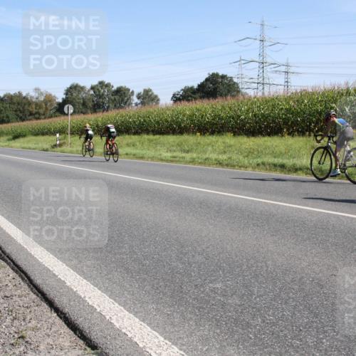 01.09.2024 - 17. Tribühne Triathlon H.Heesch http://msf.ph/oto/6941132 01.09.2024 10:33:27 Radfahren 171, 172, 173, 188, 225, 281, 298 meine-sportfotos.de