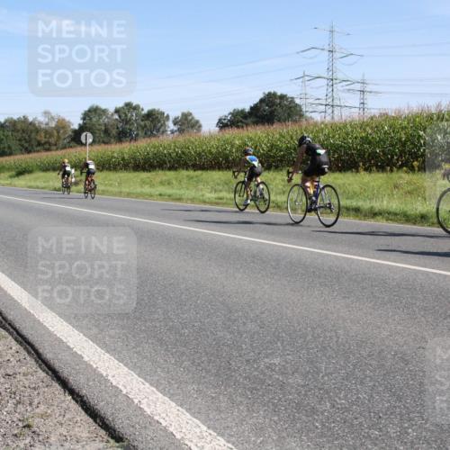 01.09.2024 - 17. Tribühne Triathlon H.Heesch http://msf.ph/oto/6941140 01.09.2024 10:33:27 Radfahren 171, 172, 173, 188, 225, 281, 298 meine-sportfotos.de