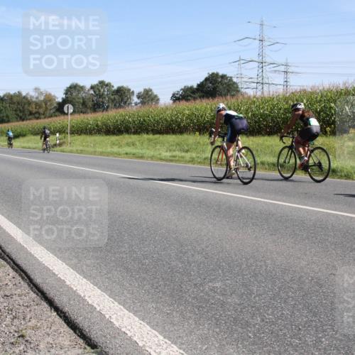 01.09.2024 - 17. Tribühne Triathlon H.Heesch http://msf.ph/oto/6941170 01.09.2024 10:33:42 Radfahren 108, 189, 195, 197, 212, 226, 239, 279, 283, 730 meine-sportfotos.de