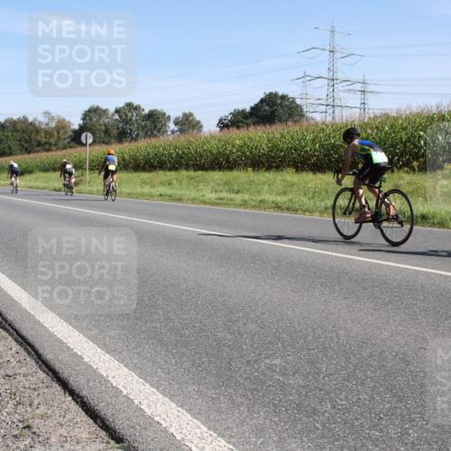 01.09.2024 - 17. Tribühne Triathlon H.Heesch http://msf.ph/oto/6941180 01.09.2024 10:33:45 Radfahren 108, 189, 195, 197, 212, 226, 279, 283, 730 meine-sportfotos.de