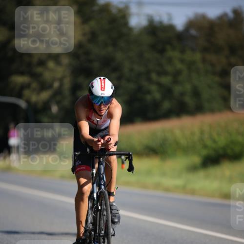 01.09.2024 - 17. Tribühne Triathlon H.Heesch http://msf.ph/oto/6941200 01.09.2024 10:43:25 Radfahren 207, 272, 277, 296 meine-sportfotos.de