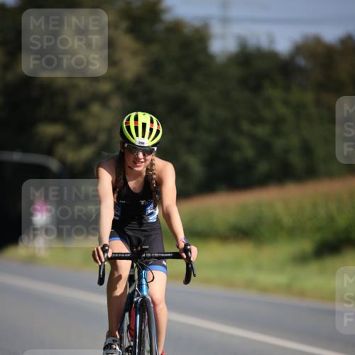 01.09.2024 - 17. Tribühne Triathlon H.Heesch http://msf.ph/oto/6941256 01.09.2024 10:43:29 Radfahren 296 meine-sportfotos.de