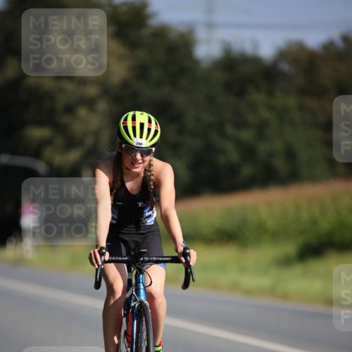 01.09.2024 - 17. Tribühne Triathlon H.Heesch http://msf.ph/oto/6941260 01.09.2024 10:43:29 Radfahren 296 meine-sportfotos.de