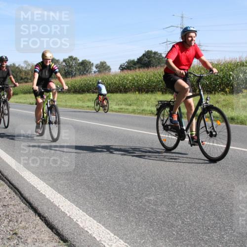 01.09.2024 - 17. Tribühne Triathlon H.Heesch http://msf.ph/oto/6941281 01.09.2024 10:35:23 Radfahren 142, 165, 166, 248 meine-sportfotos.de