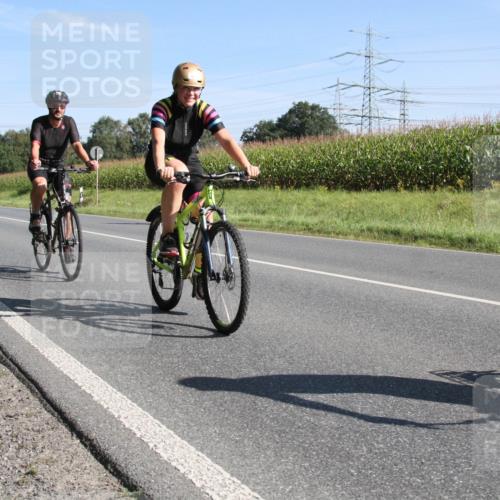 01.09.2024 - 17. Tribühne Triathlon H.Heesch http://msf.ph/oto/6941285 01.09.2024 10:35:24 Radfahren 142, 165, 166 meine-sportfotos.de