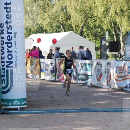 01.09.2024 - 17. Tribühne Triathlon Michael Strokosch http://msf.ph/oto/6941359 01.09.2024 09:12:25 Ziel 30 meine-sportfotos.de