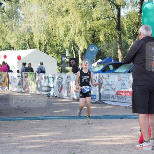 01.09.2024 - 17. Tribühne Triathlon Michael Strokosch http://msf.ph/oto/6941368 01.09.2024 09:12:27 Ziel 30 meine-sportfotos.de