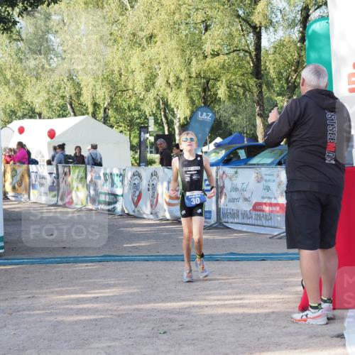 01.09.2024 - 17. Tribühne Triathlon Michael Strokosch http://msf.ph/oto/6941370 01.09.2024 09:12:27 Ziel 30 meine-sportfotos.de